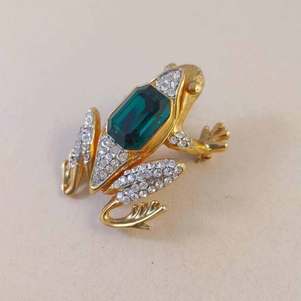 Gold and Green Frog Brooch - Picture 13 of 14